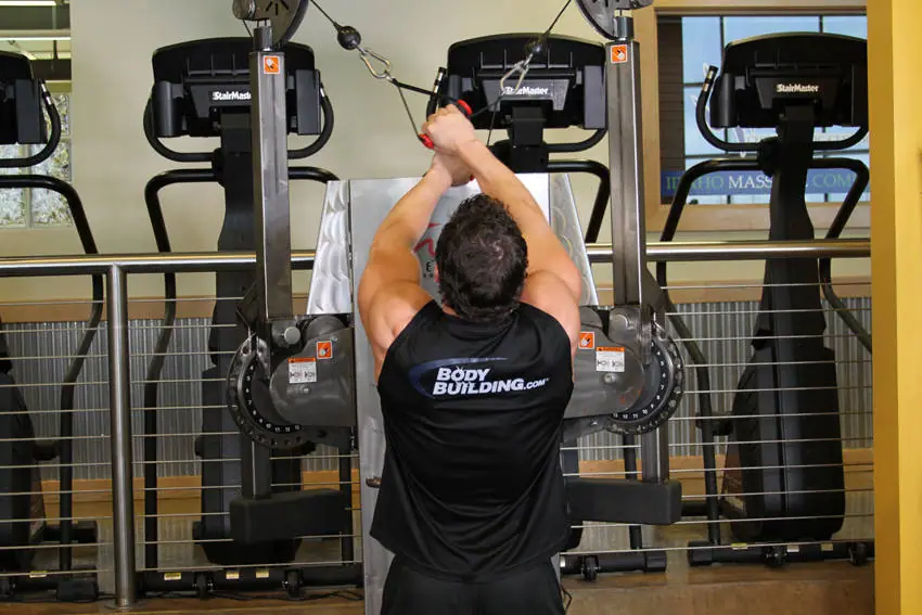 Full Range-Of-Motion Lat Pulldown — posisi awal