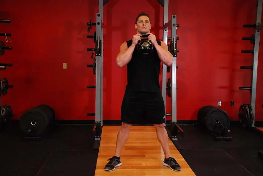 Goblet Squat — posisi awal