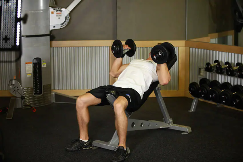Hammer Grip Incline DB Bench Press — posisi awal