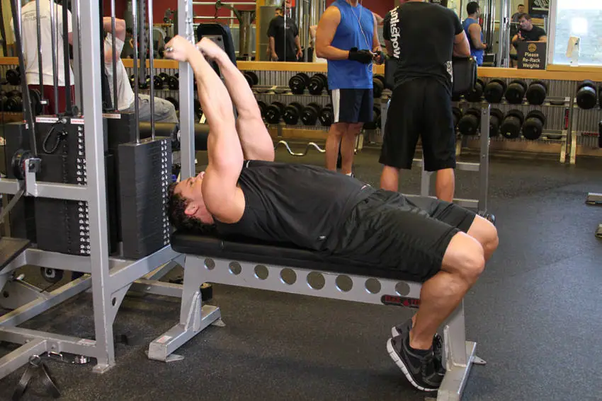 High Cable Curls — posisi awal