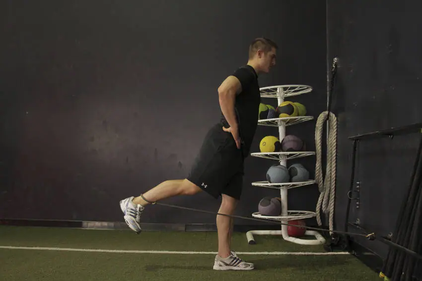Hip Extension with Bands — posisi akhir