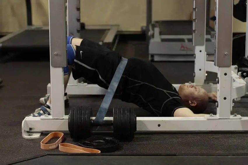 Hip Lift with Band — posisi akhir