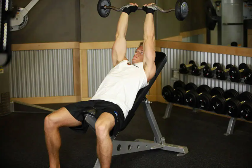Incline Barbell Triceps Extension — posisi akhir