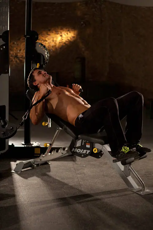 Incline Cable Chest Press — posisi awal