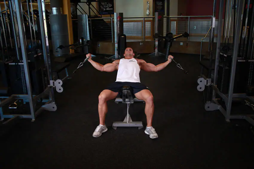 Incline Cable Flye — posisi awal