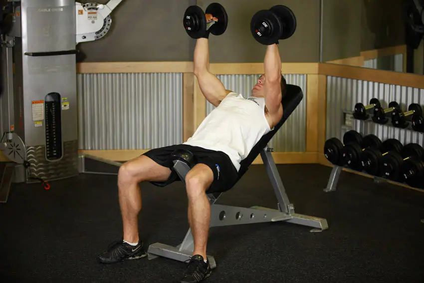 Incline Dumbbell Bench With Palms Facing In — posisi awal