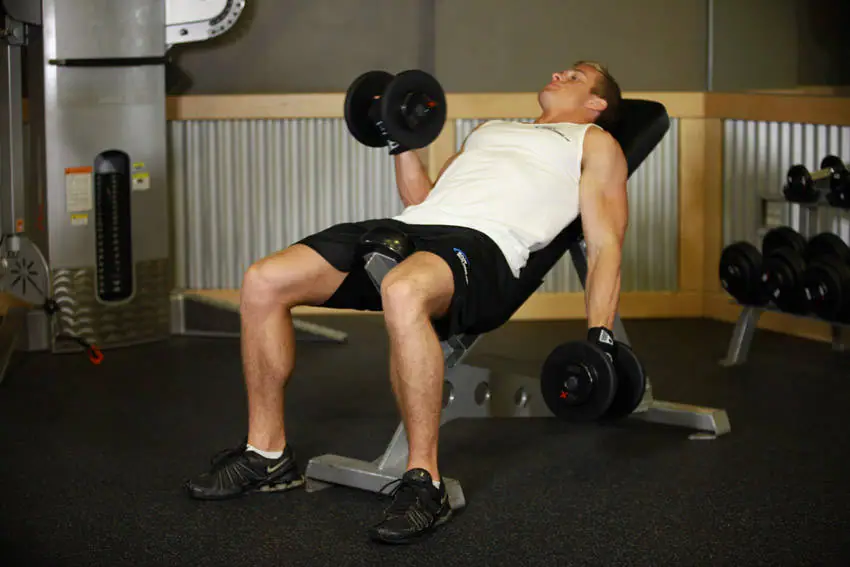 Incline Dumbbell Curl — posisi awal