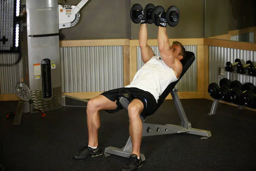 Incline Dumbbell Flyes - With A Twist — posisi akhir