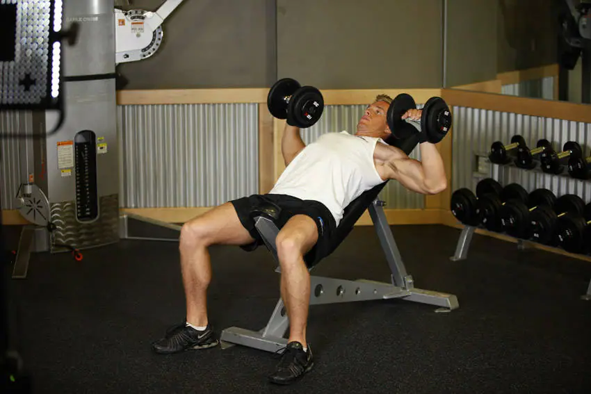 Incline Dumbbell Press — posisi awal