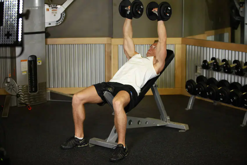 Incline Dumbbell Press — posisi akhir