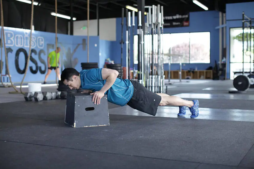 Incline Push-Up — posisi awal