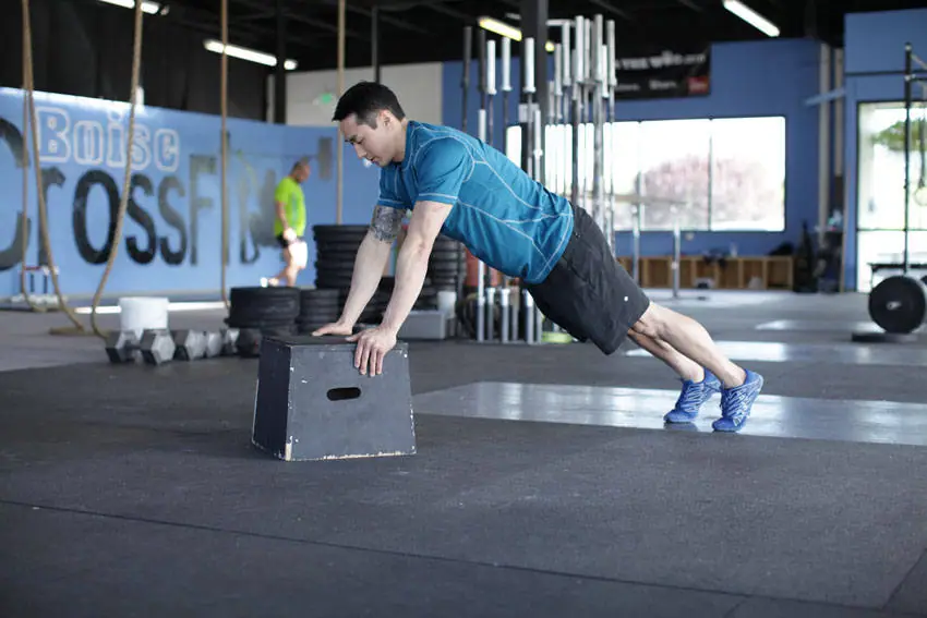 Incline Push-Up — posisi akhir