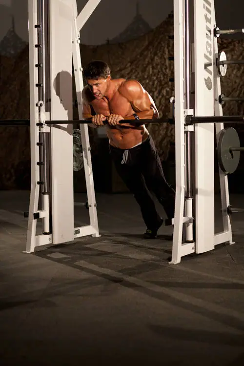 Incline Push-Up Close-Grip — posisi akhir
