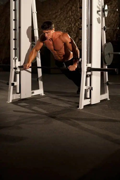 Incline Push-Up Wide — posisi akhir