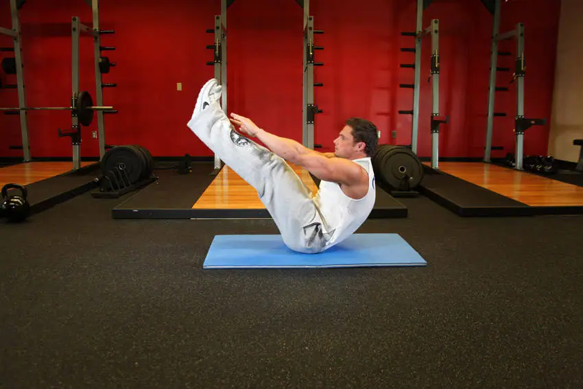 Jackknife Sit-Up — posisi akhir