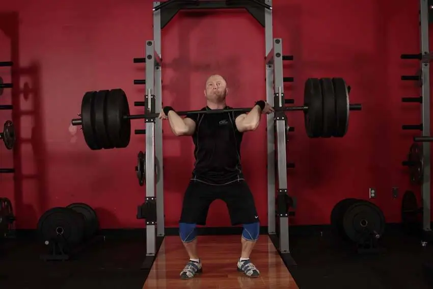 Jerk Dip Squat — posisi akhir
