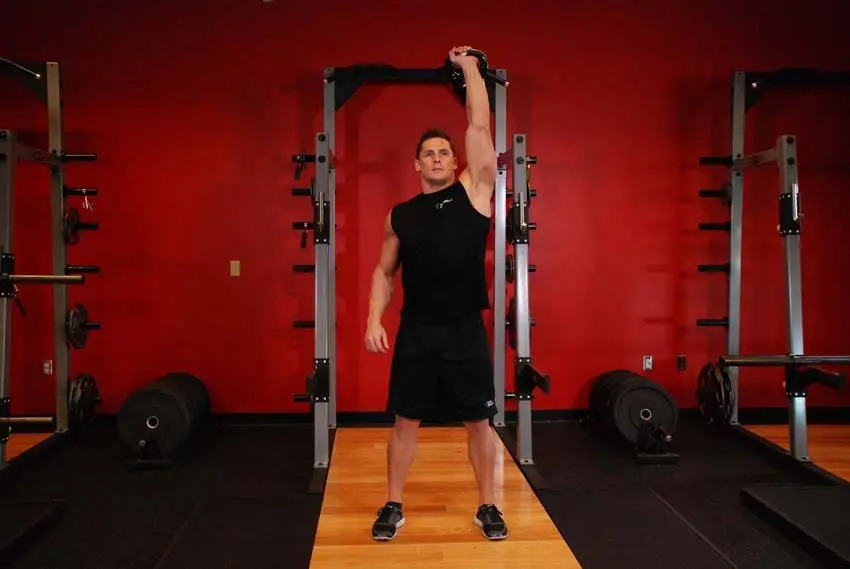 Kettlebell Arnold Press — posisi akhir