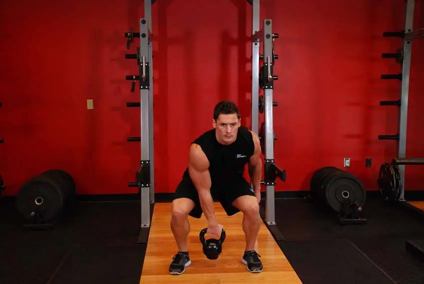 Kettlebell Hang Clean — posisi akhir