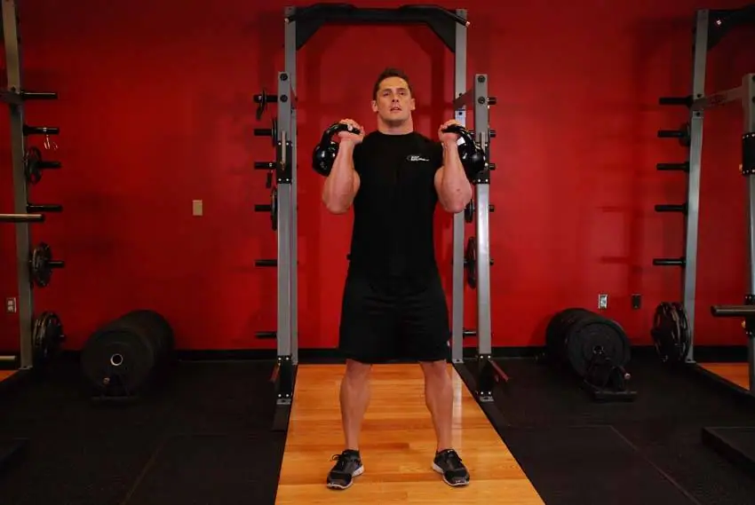 Kettlebell Thruster — posisi awal