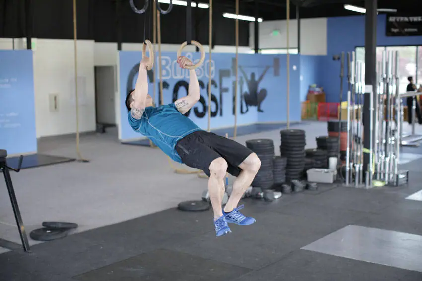 Kipping Muscle Up — posisi akhir