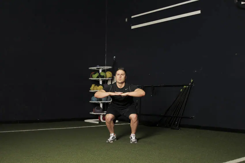 Knee Tuck Jump — posisi awal