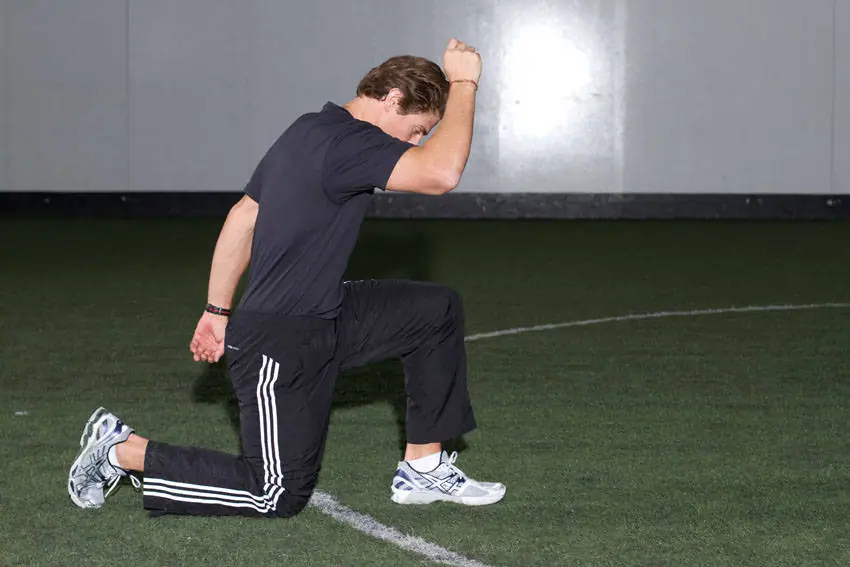Kneeling Arm Drill — posisi awal