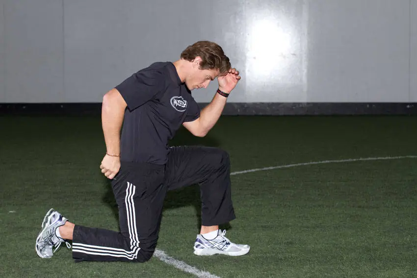 Kneeling Arm Drill — posisi akhir