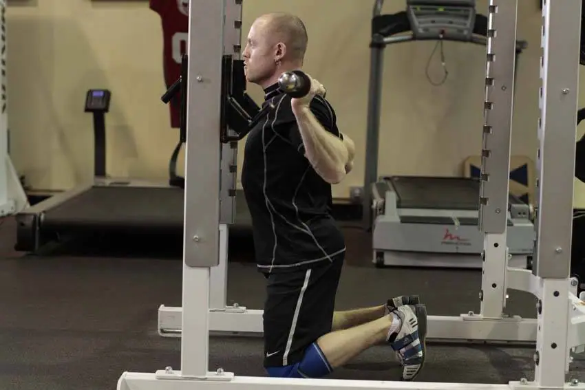 Kneeling Squat — posisi awal