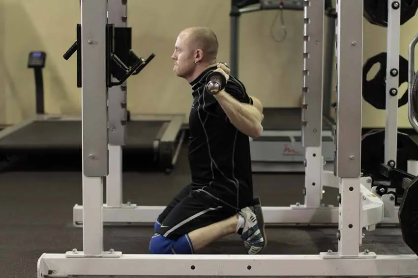 Kneeling Squat — posisi akhir