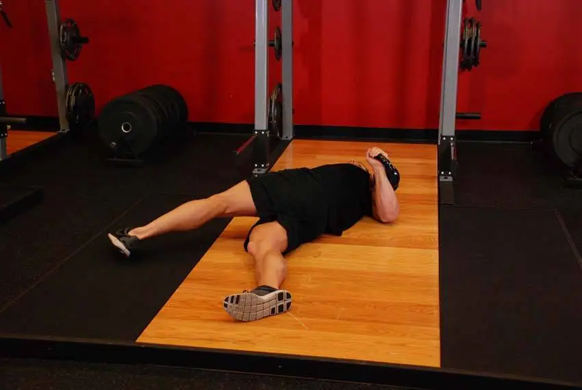 Leg-Over Floor Press — posisi awal