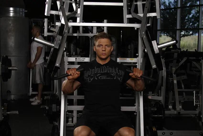 Leverage Incline Chest Press — posisi awal