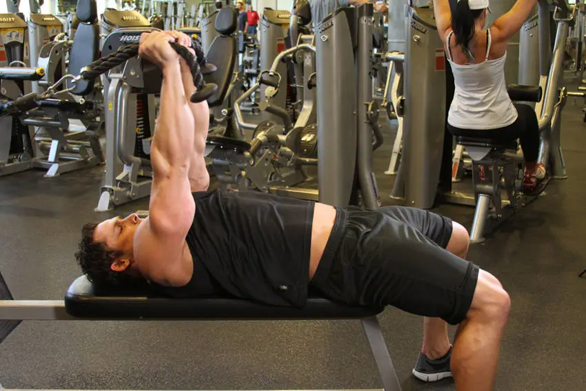 Low Cable Triceps Extension — posisi akhir