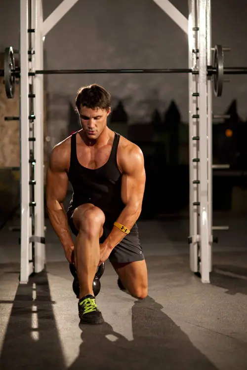 Lunge Pass Through — posisi akhir