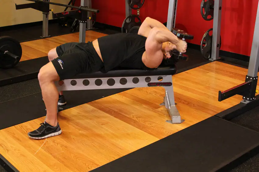 Lying Dumbbell Tricep Extension — posisi awal