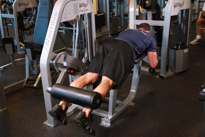 Lying Leg Curls — posisi awal