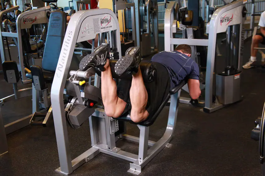 Lying Leg Curls — posisi akhir