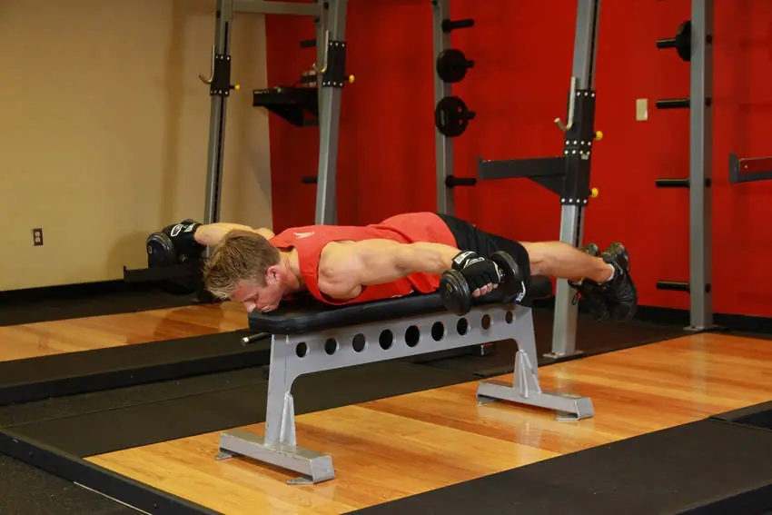 Lying Rear Delt Raise — posisi awal