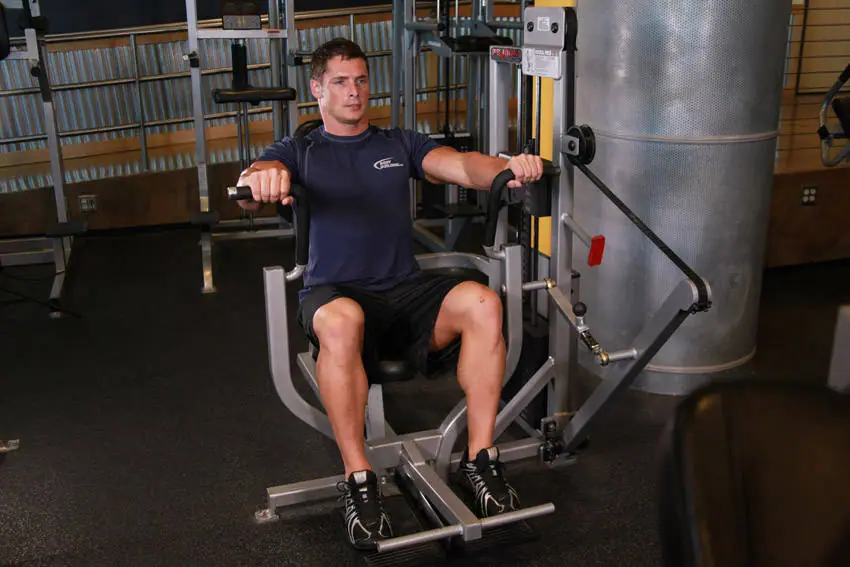 Machine Bench Press — posisi akhir