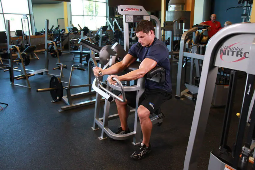 Machine Preacher Curls — posisi awal