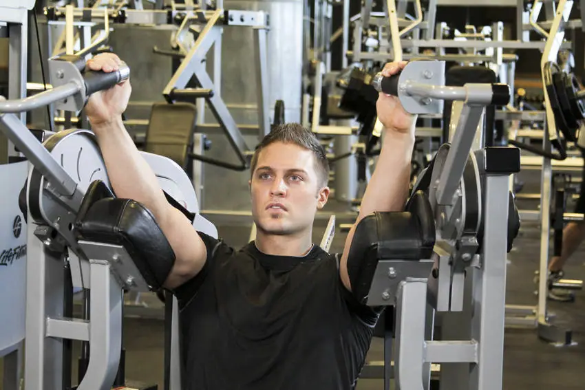 Machine Triceps Extension — posisi akhir