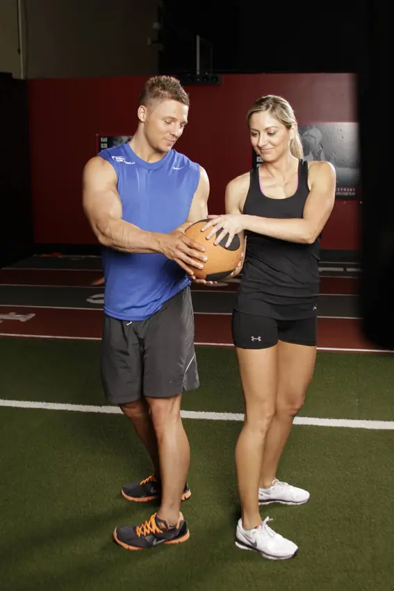 Medicine Ball Full Twist — posisi akhir