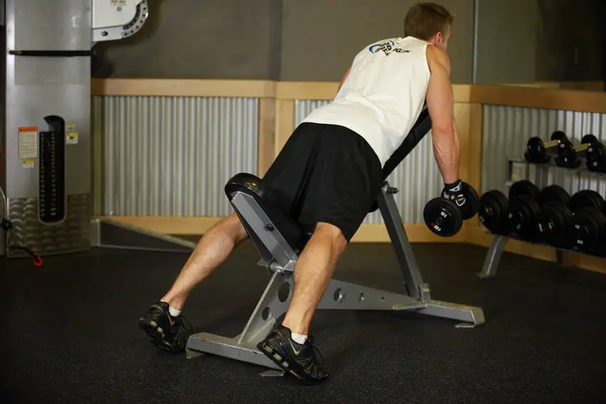 Middle Back Shrug — posisi akhir