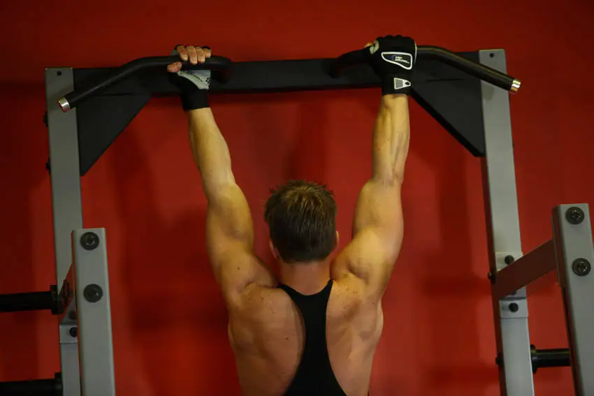 Mixed Grip Chin — posisi awal