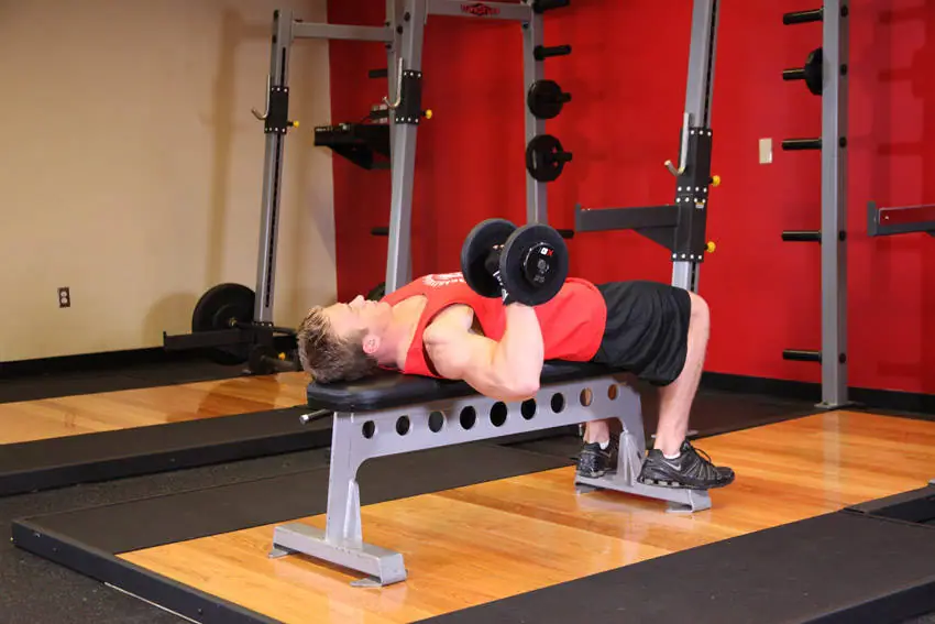 One Arm Dumbbell Bench Press — posisi awal