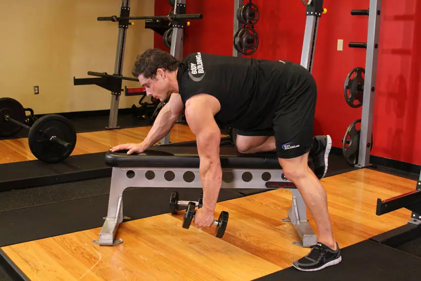 One-Arm Dumbbell Row — posisi awal