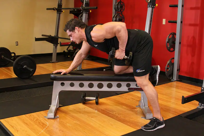 One-Arm Dumbbell Row — posisi akhir