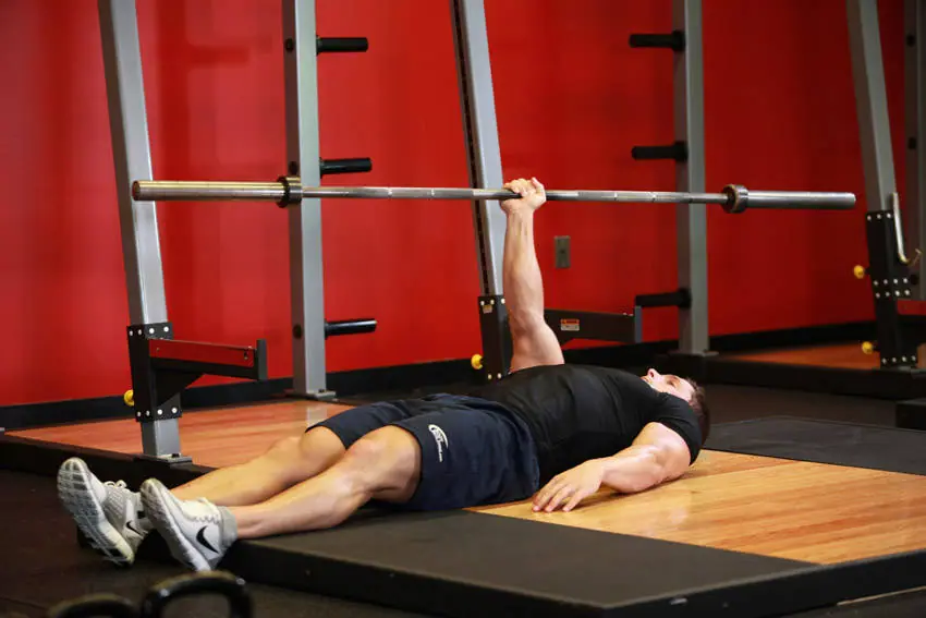 One Arm Floor Press — posisi akhir
