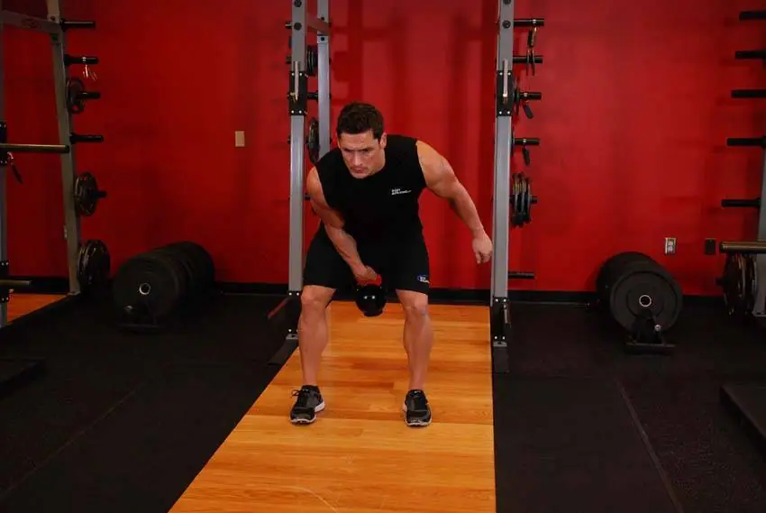 One-Arm Kettlebell Clean — posisi akhir