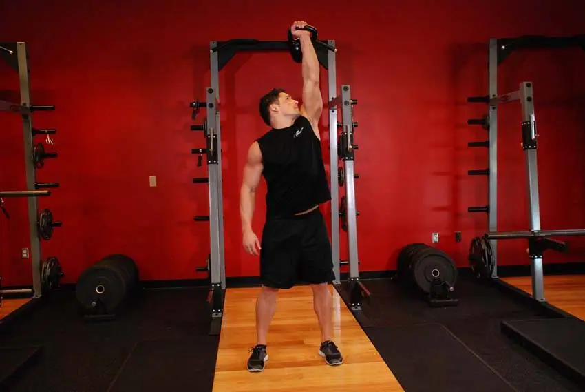 One-Arm Kettlebell Military Press To The Side — posisi akhir