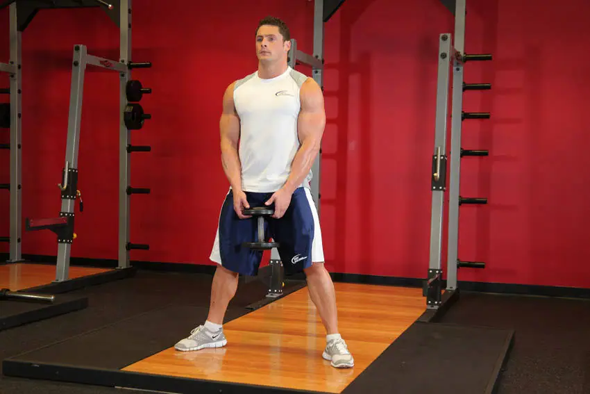 Plie Dumbbell Squat — posisi awal